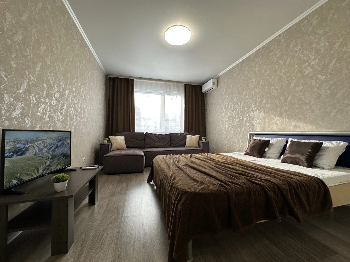 Апартаменты LikeHome на Дорофеева 7