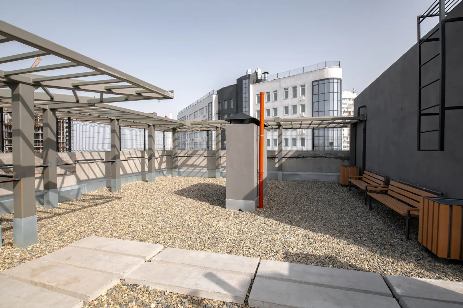 Апартаменты на высоком этаже с видом на мост, недалеко от центра. Брянская 18.