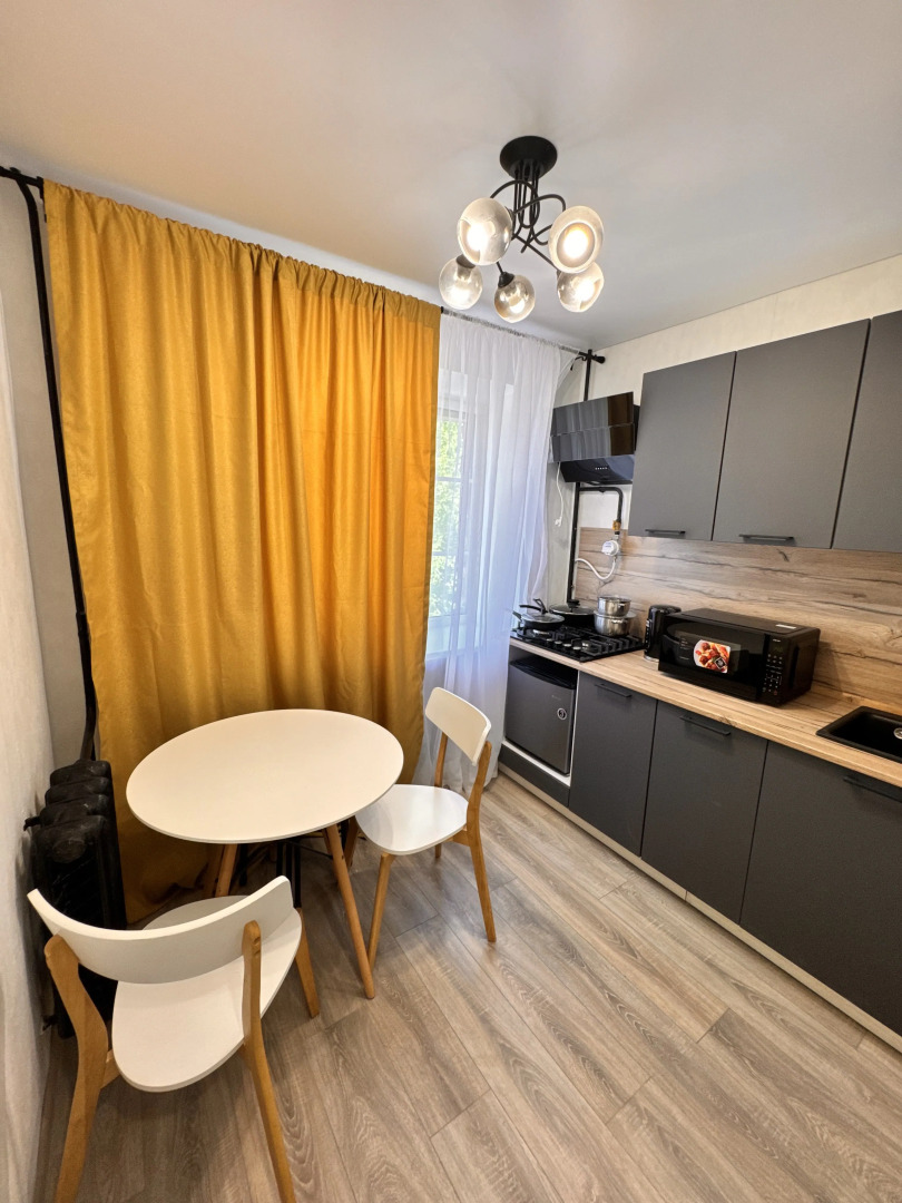 Квартира Уютная Двухкомнатная в Шаге от Исторического Центра для 8 гостей