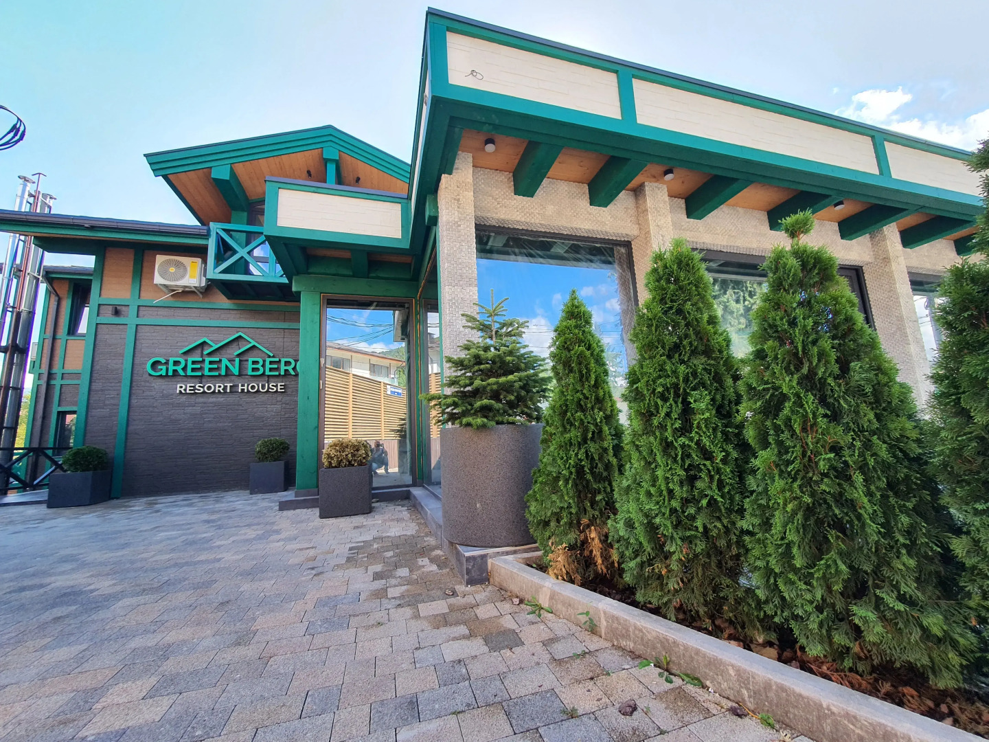 Апартаменты Greenberg на Защитников Кавказа 114