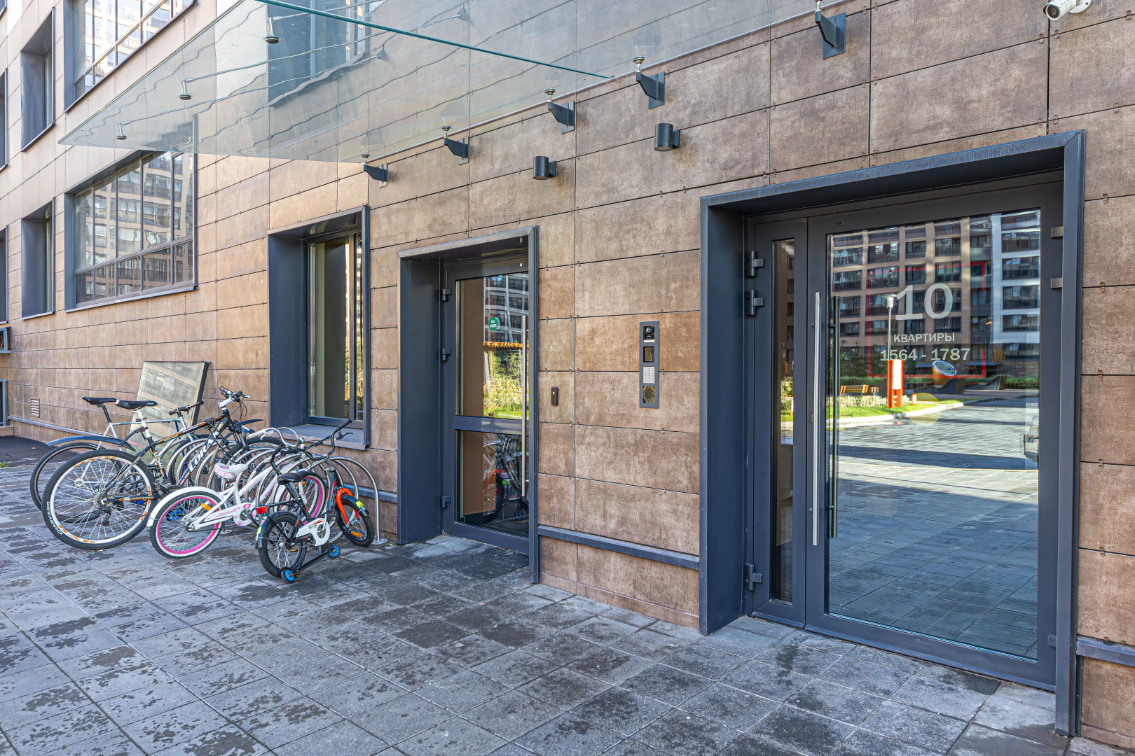 4flats MONOCHROME Квартира у набережной Невы в ЖК бизнес-класса