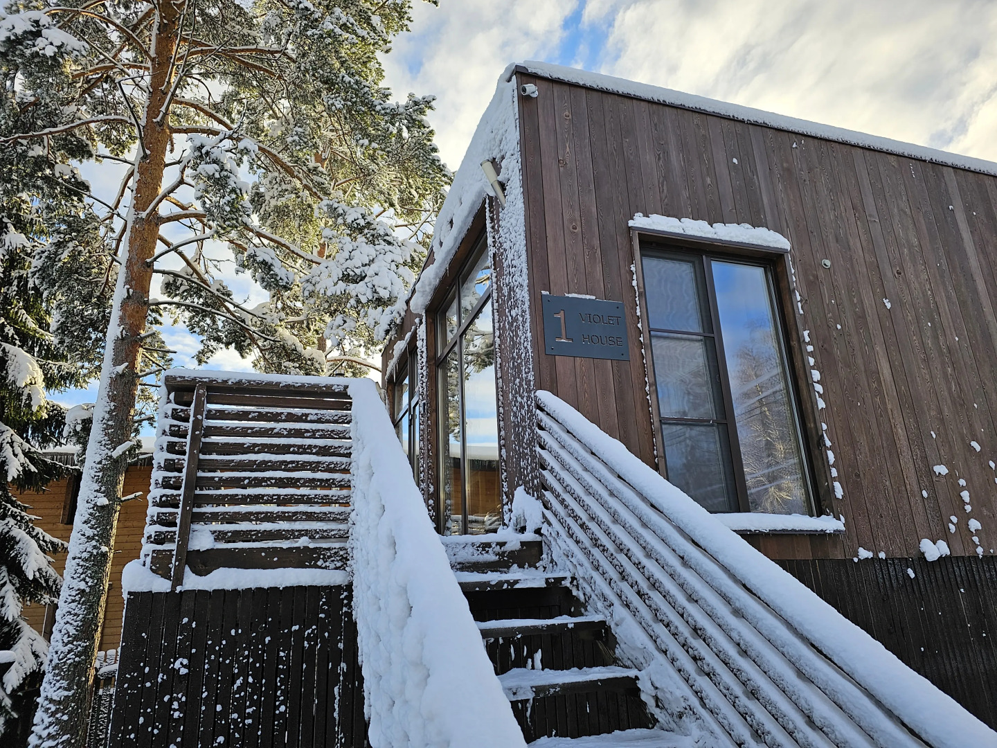 Коттедж Черничный Склон Violet House