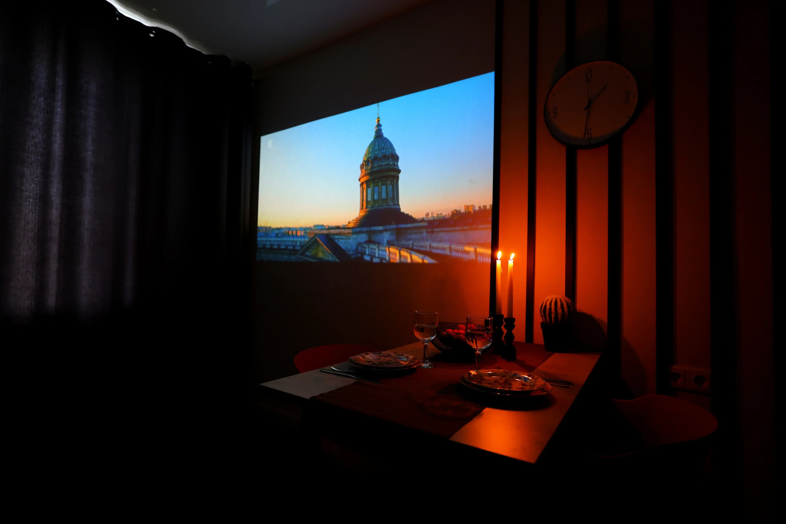 Квартира Стильная Современная с Проектором для Уютных Вечеров в Историческом Центре Города