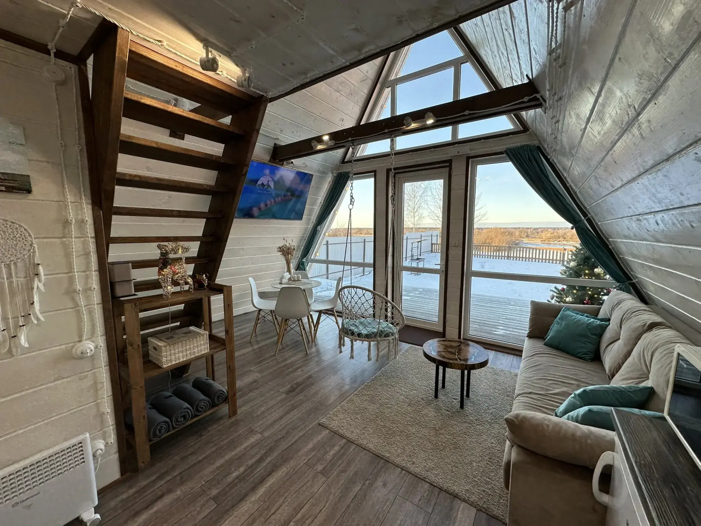 Частный дом Над Рекой с видом на Озеро