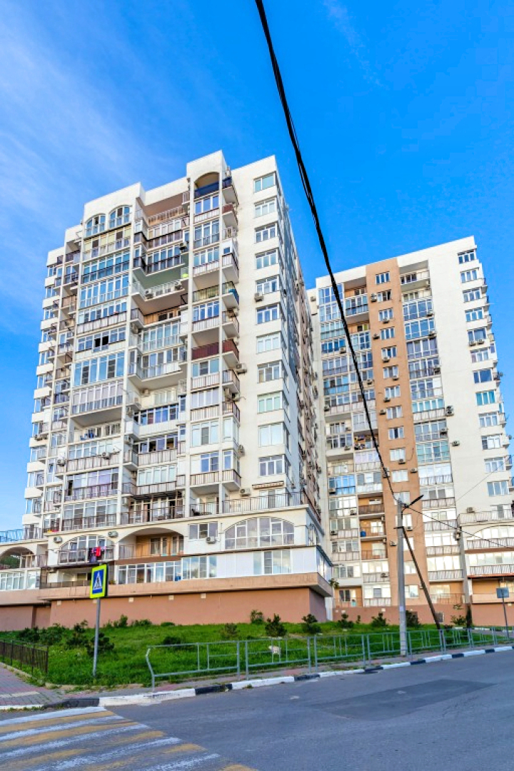 Улучшенные трехкомнатные апартаменты с террасой