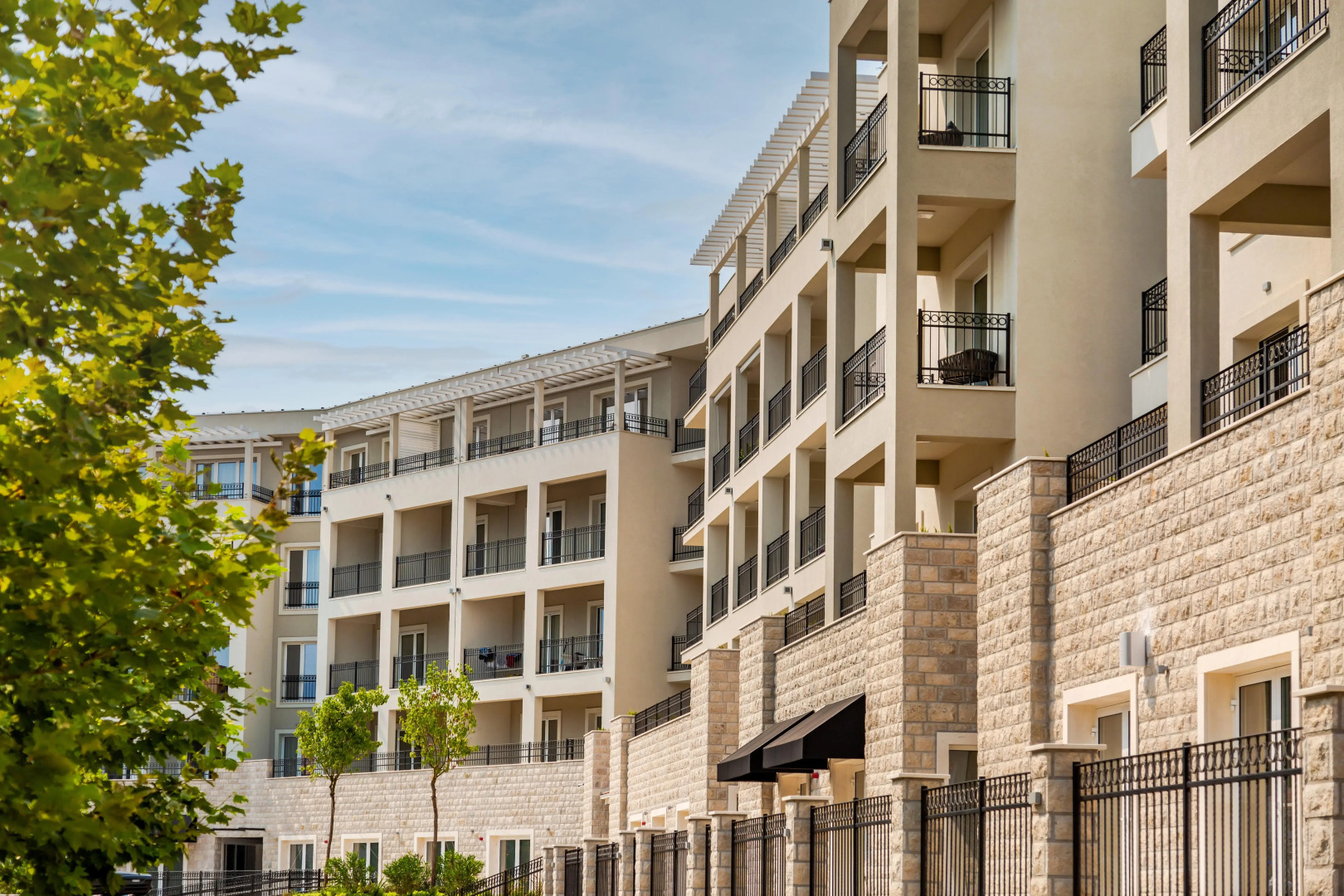 Lazure Hotel and Marina