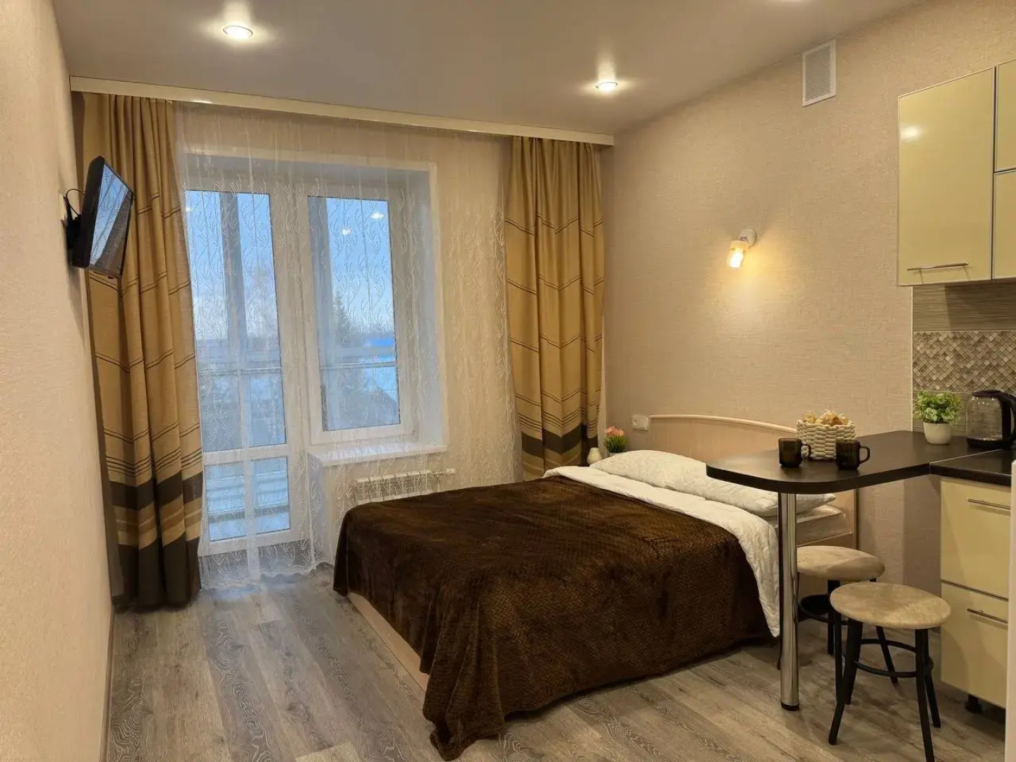 Апартаменты SutkiVIP (СуткиВИП) на ул.  Шмидта 3