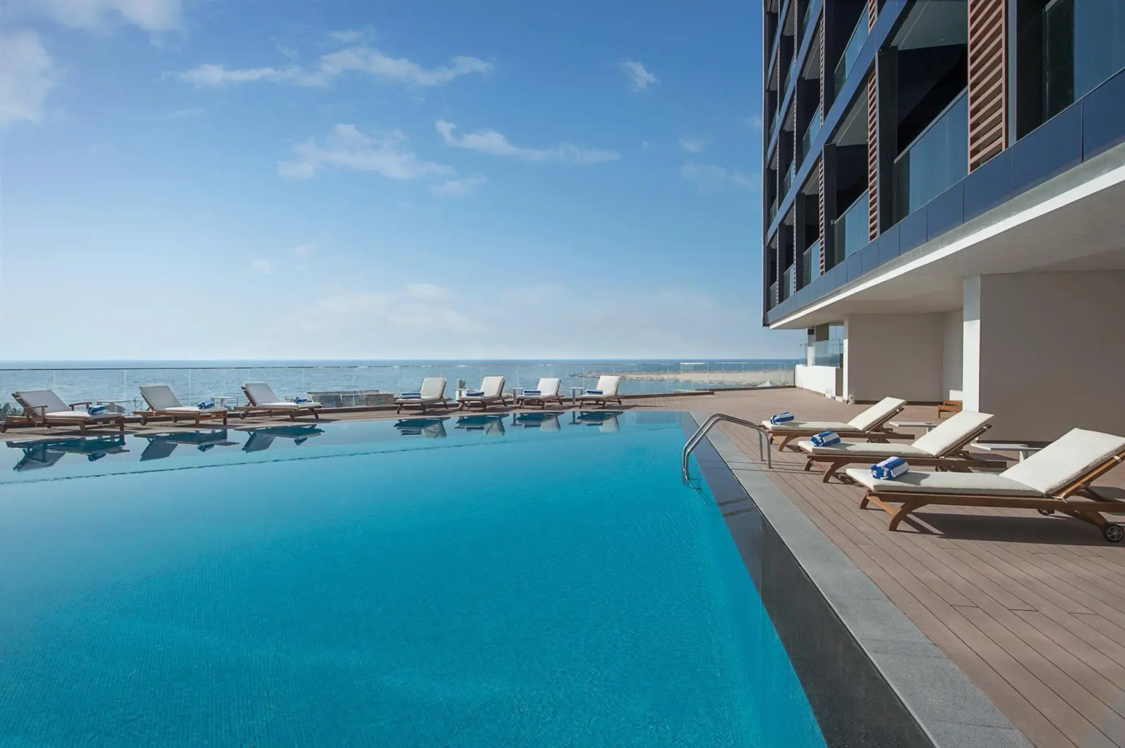 Отель Wyndham Garden Ajman Corniche