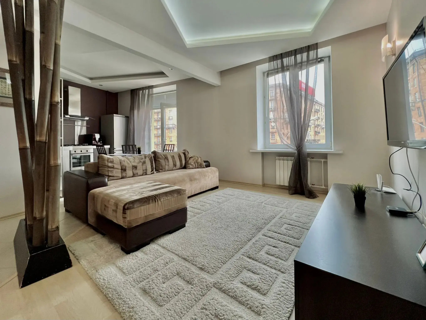 Апартаменты Уютная двухкомнатная квартира рядом с ЦУМом