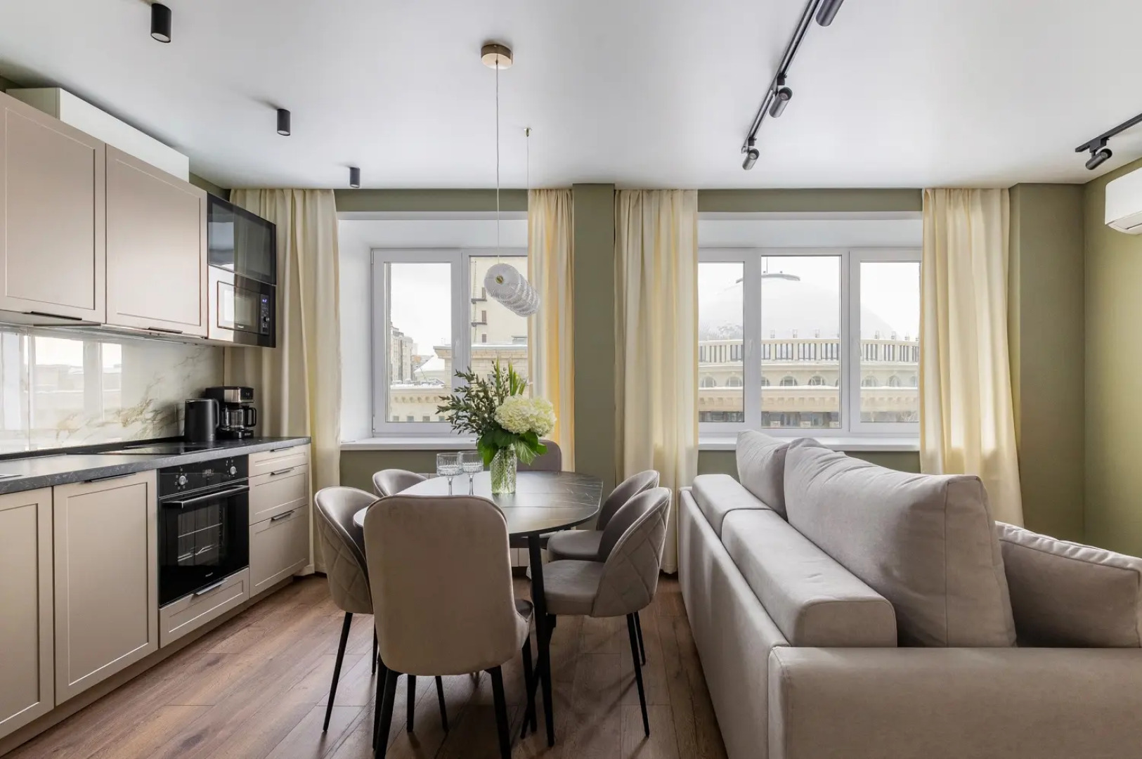 Квартира Трёхкомнатная с видом на оперный театр