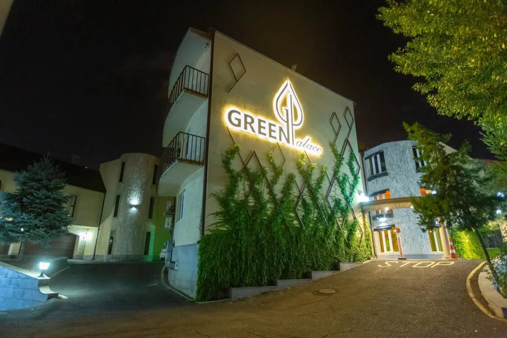 Отель Green Palace