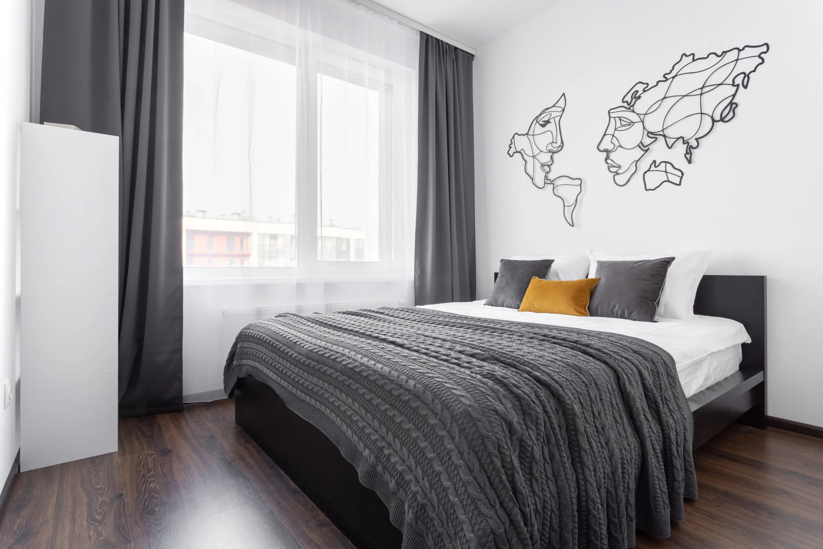 Квартира Kvartirika Black & White с красивым видом на город