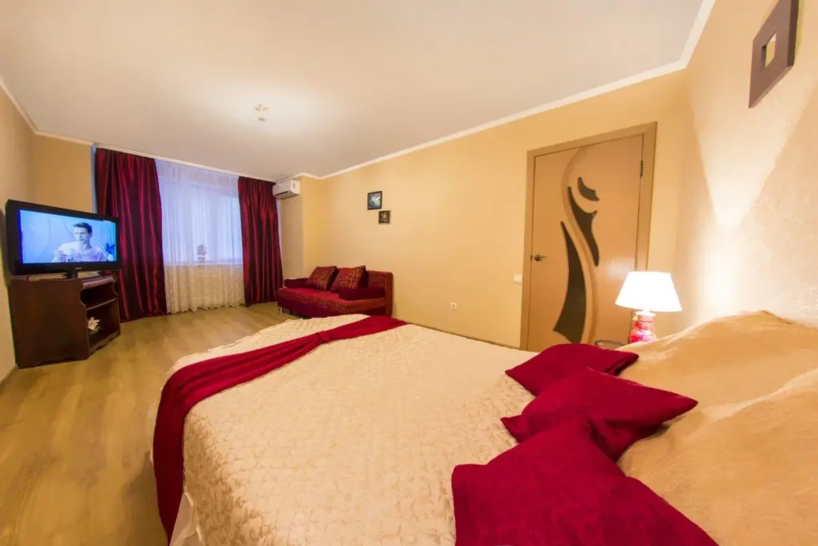 Апартаменты На Революционной 72