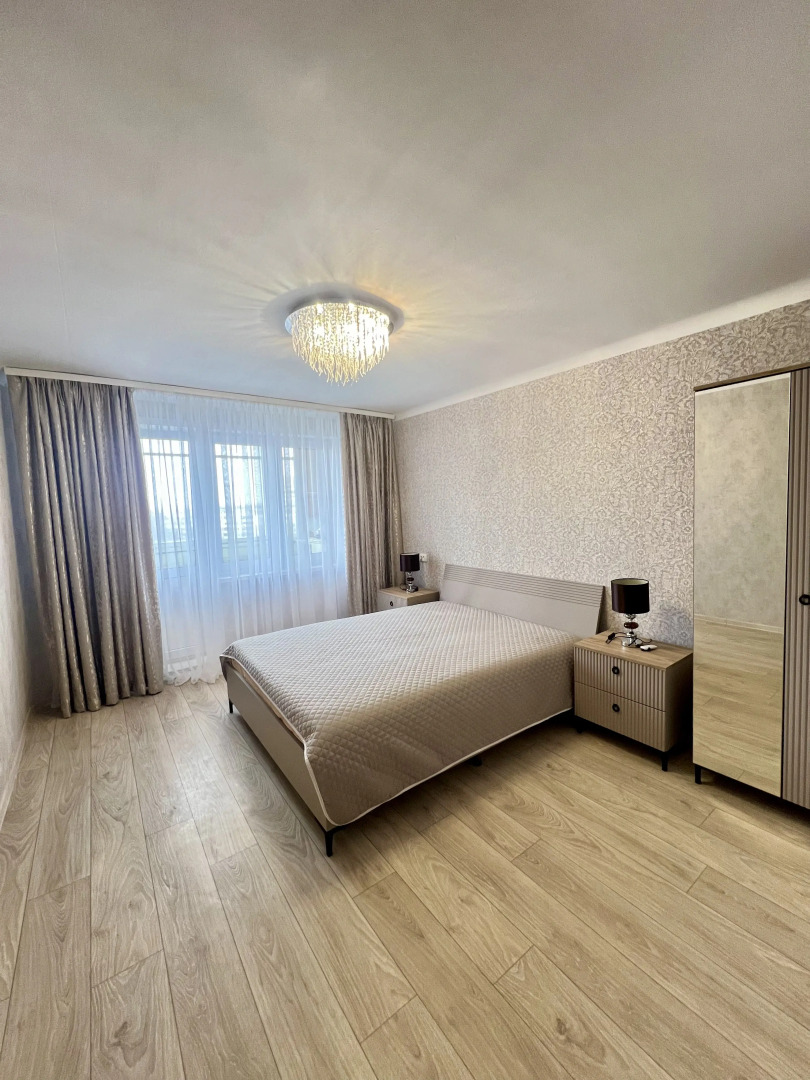 Квартира Большая 4-х комнатная квартира недалеко от центра