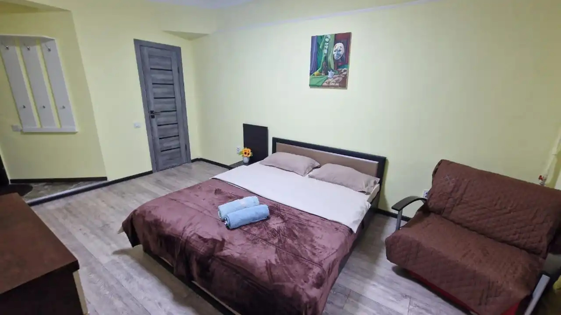 Апартаменты на улице Пушкина, Макатаева