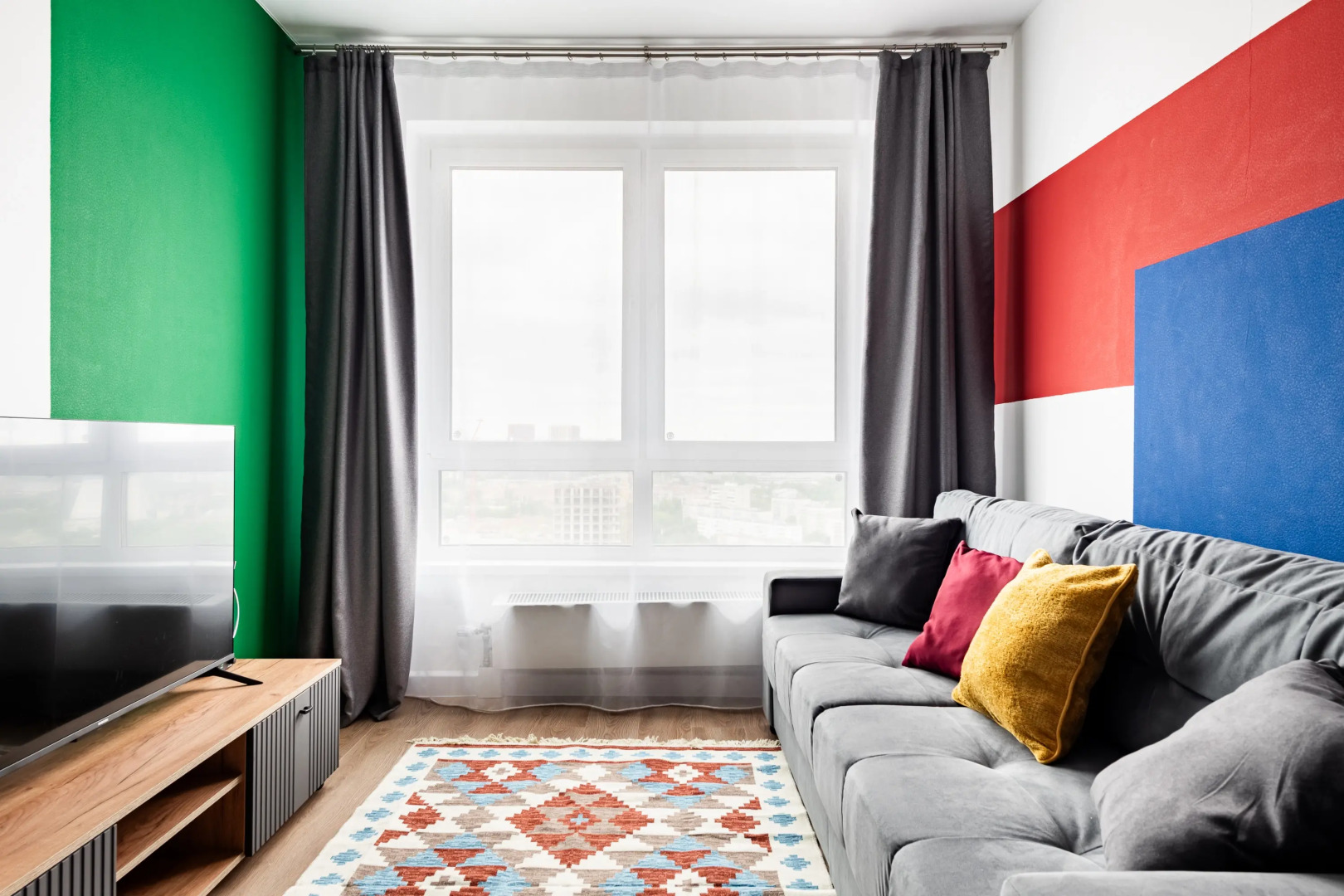 Квартира Гуашь Художника с видом на город