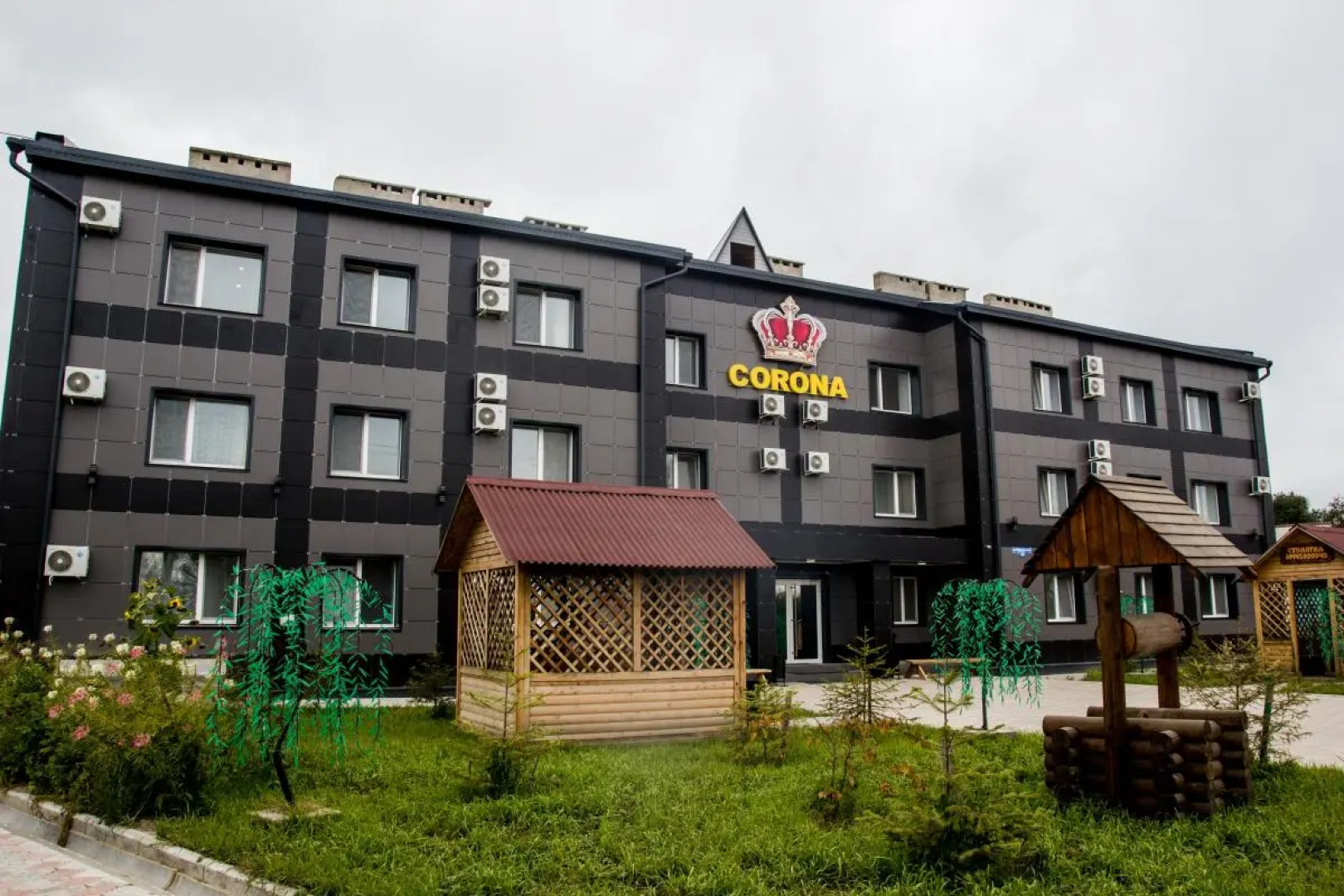 Отель Корона