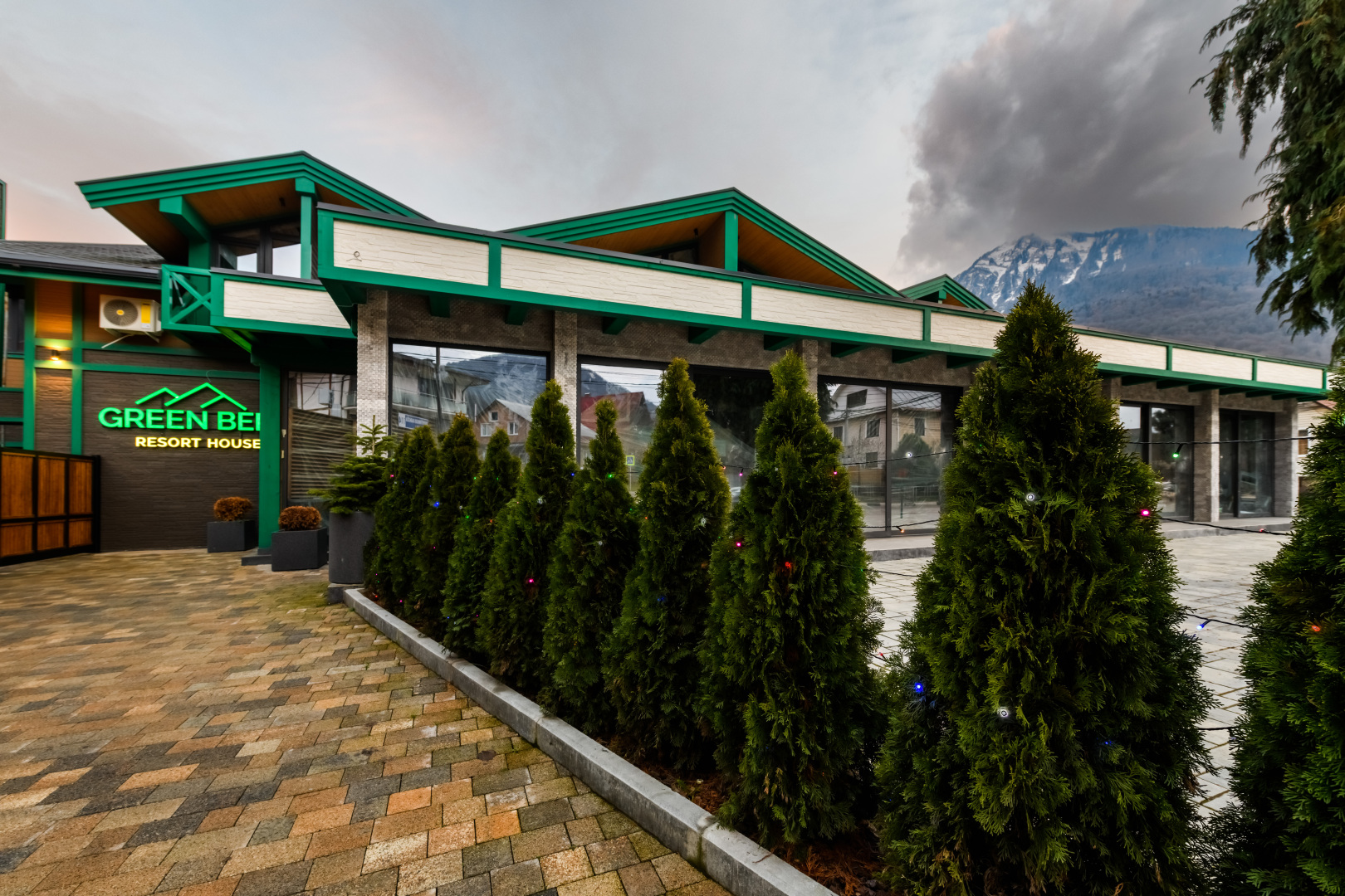 Апартаменты на Защитников Кавказа 114