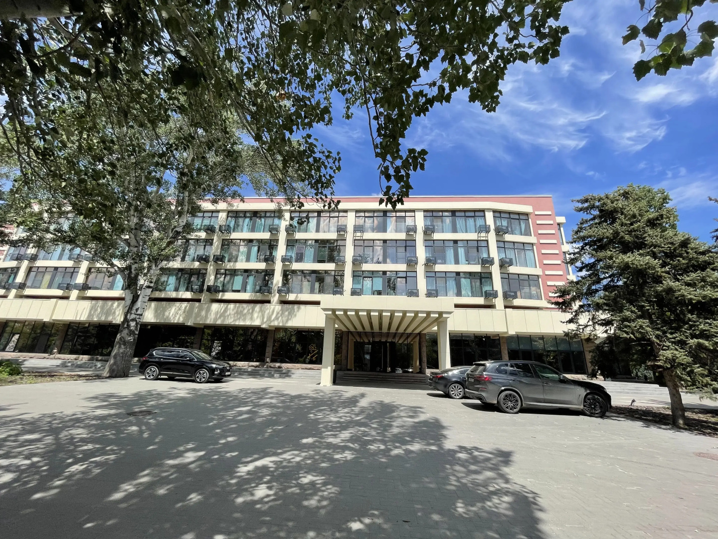 Апартаменты в центре со своей парковкой в 10 минутах до Мамаев Кургана