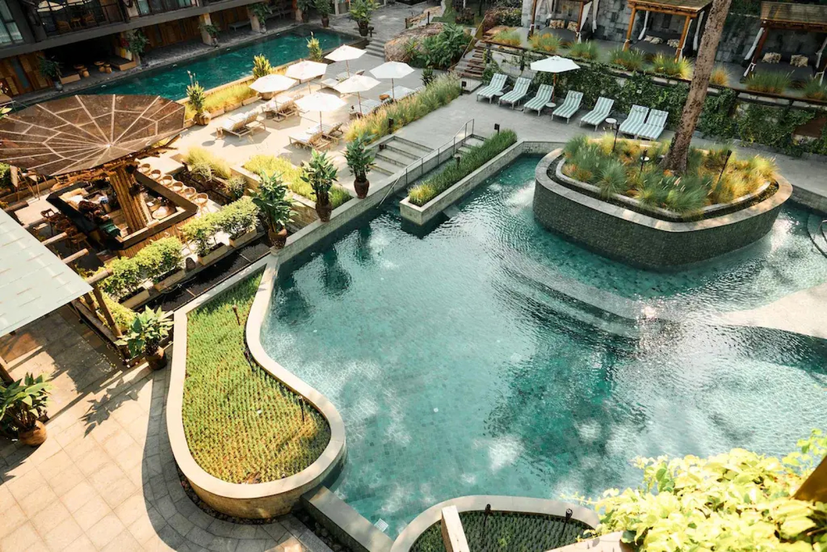 Курортный отель Dinso Resort & Villas Phuket, Vignette Collection by IHG