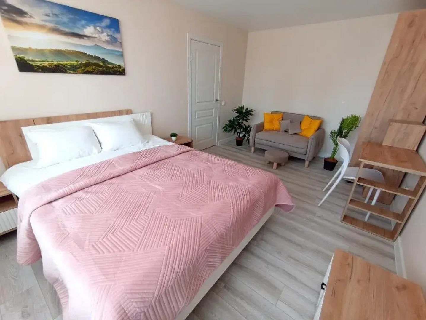 Апартаменты 1-комнатные сети «Все в гости» на ул.Кузнецова 97А на 4 этаже