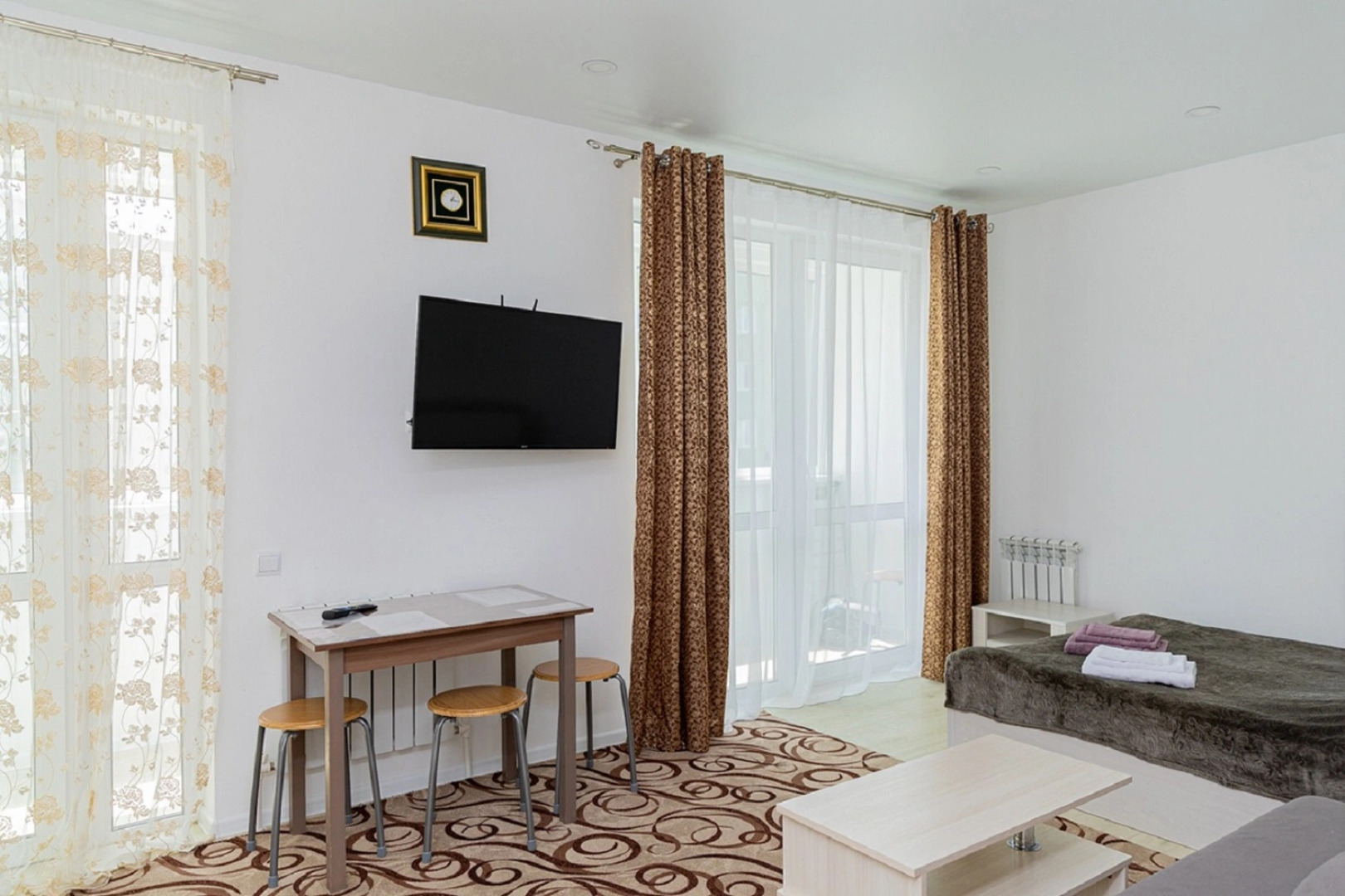 Апартаменты Современная студия на Мира 300