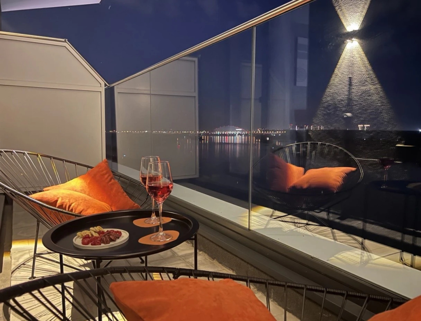 Апартаменты Bид на реку с террасы 13го этажа