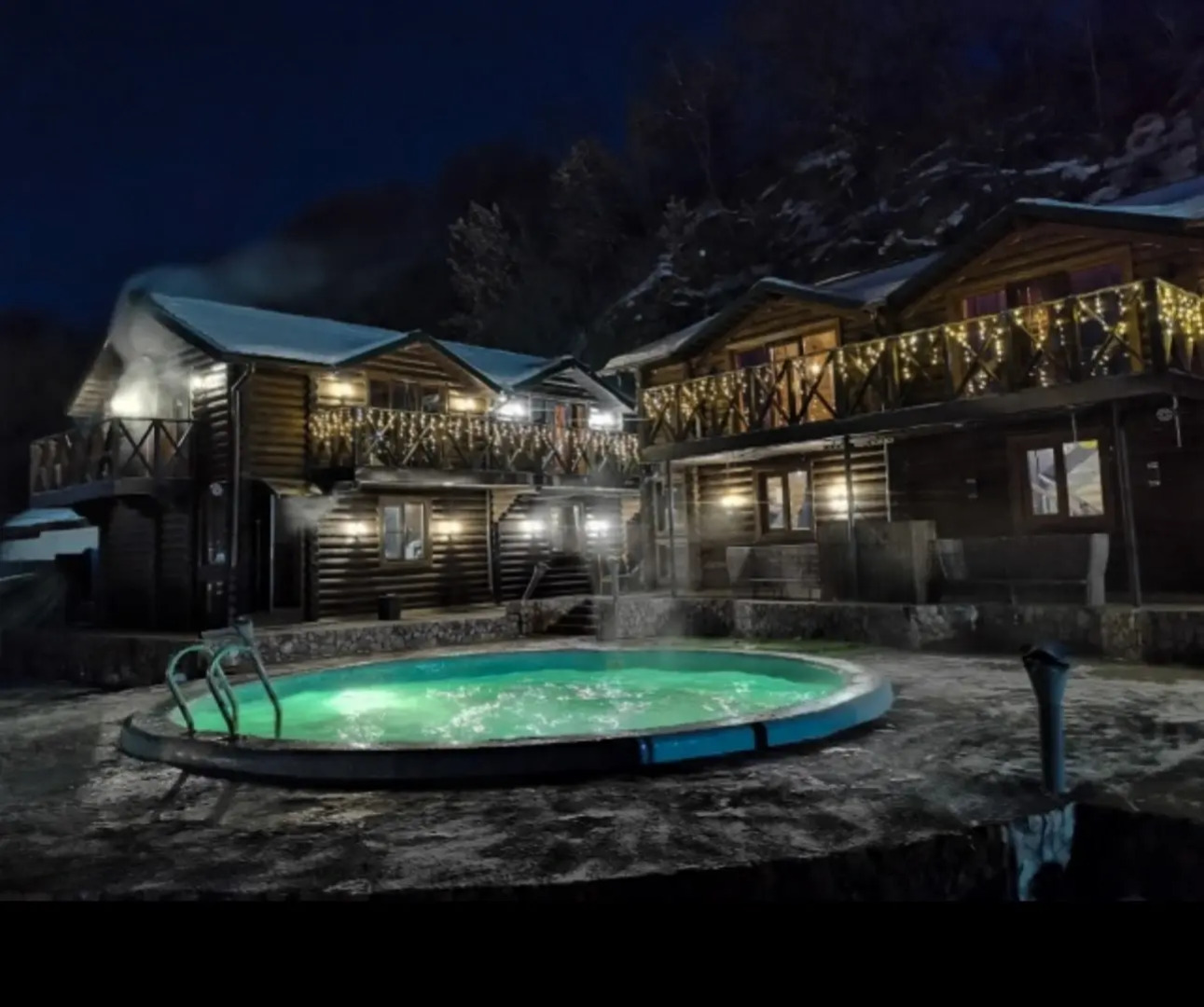 Частный дом с баней и открытым бассейном