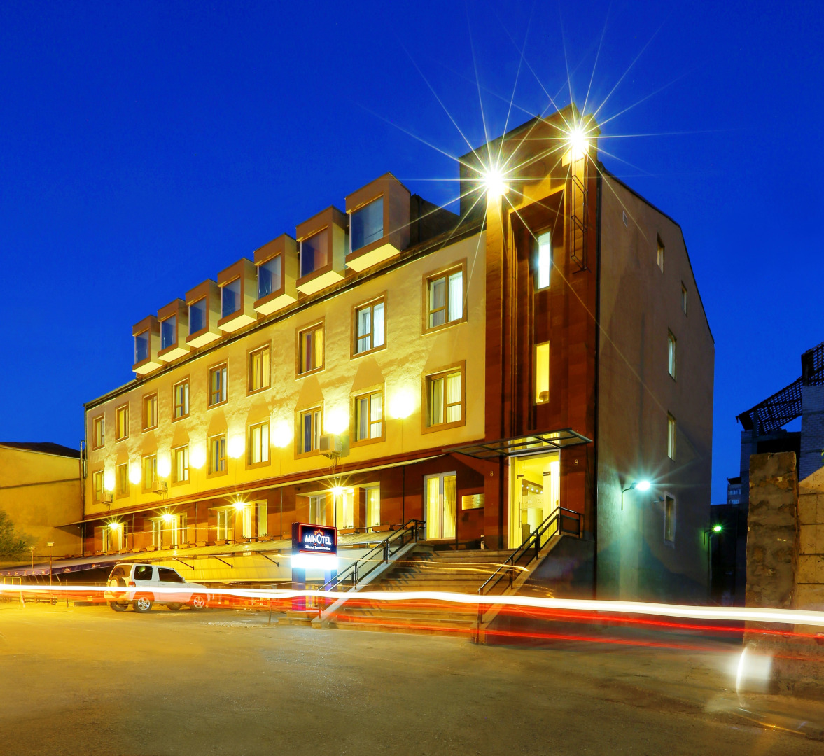 Отель Minotel Barsam Suites