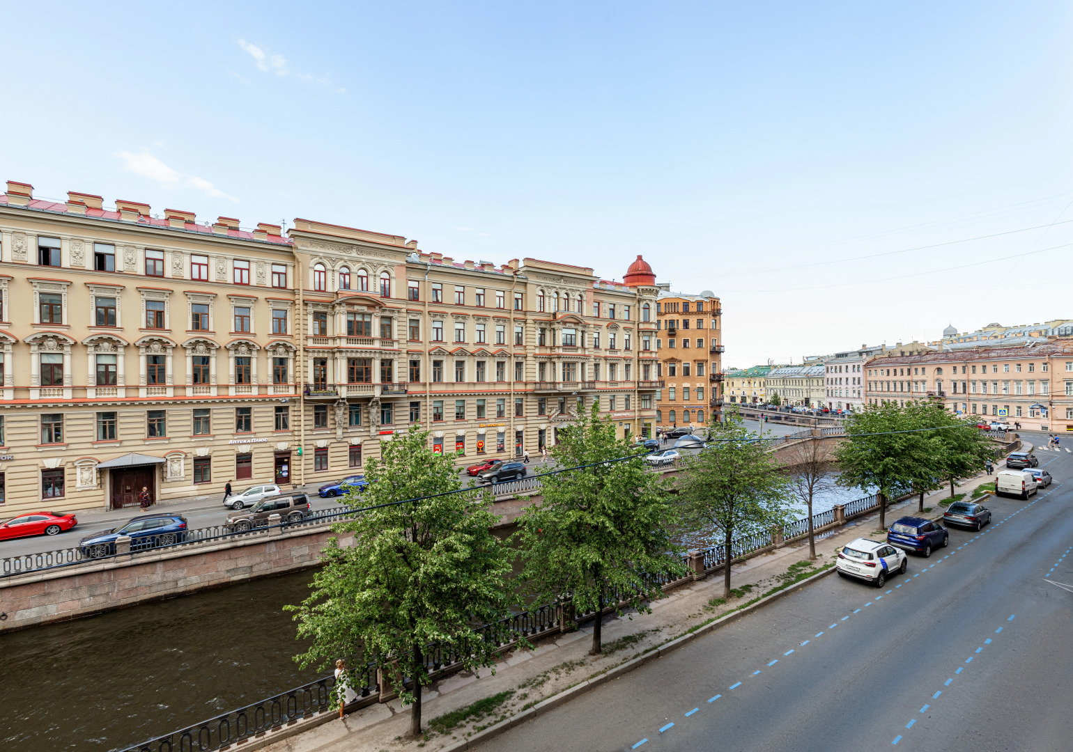 Апартаменты Bird Nest 80 кв.м с Балконом и Видом на Набережную Канала Грибоедова