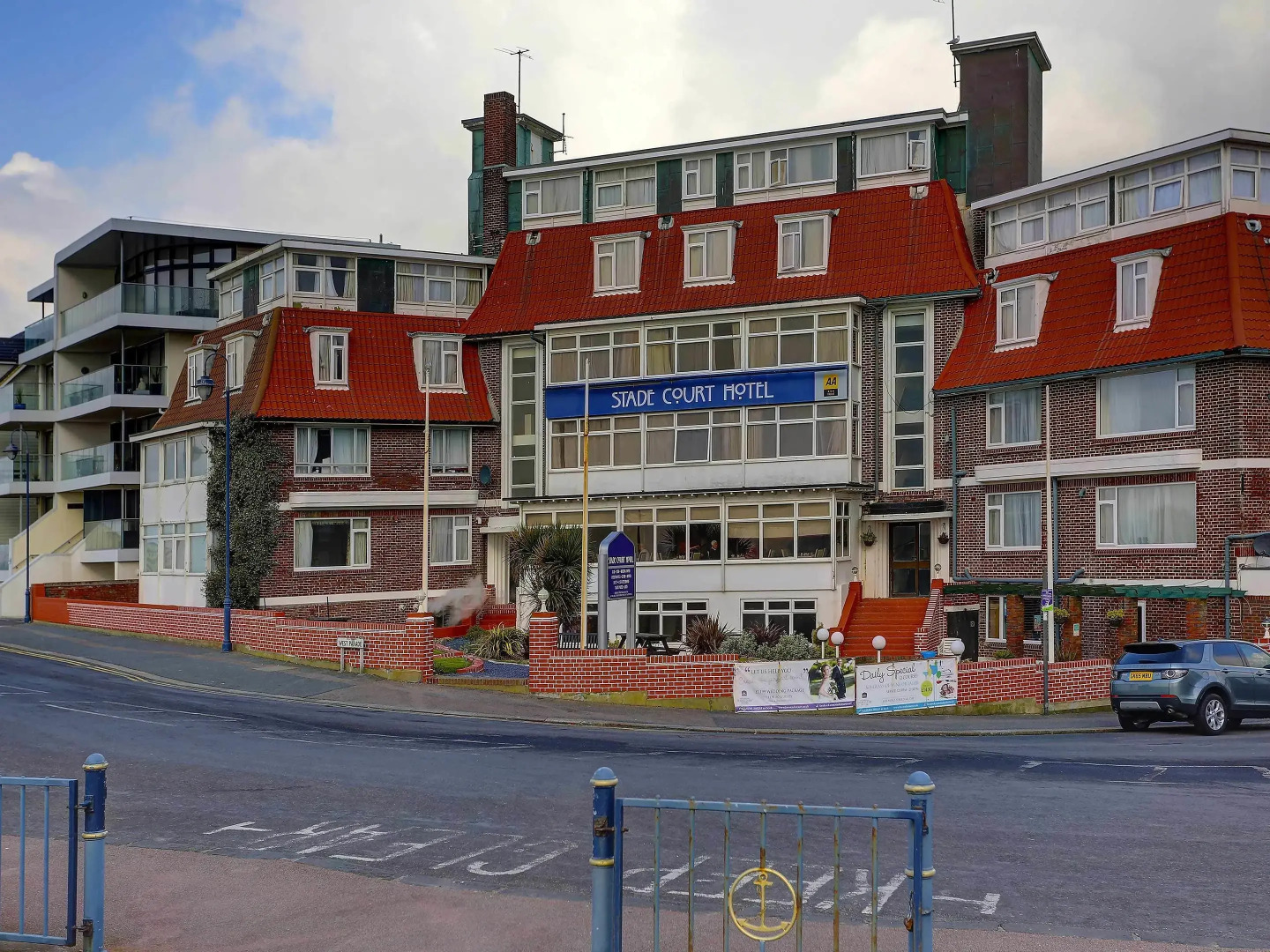 OYO Stade Court Hotel