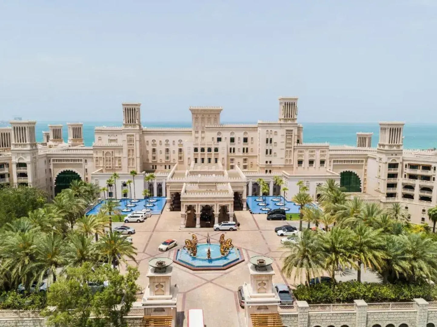 Отель Jumeirah Al Qasr Dubai