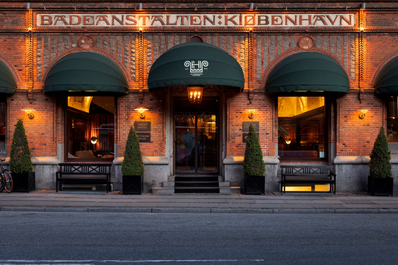 Ascot Hotel & Apartments