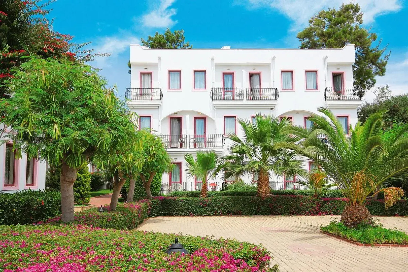 Golden Beach Resort & Spa