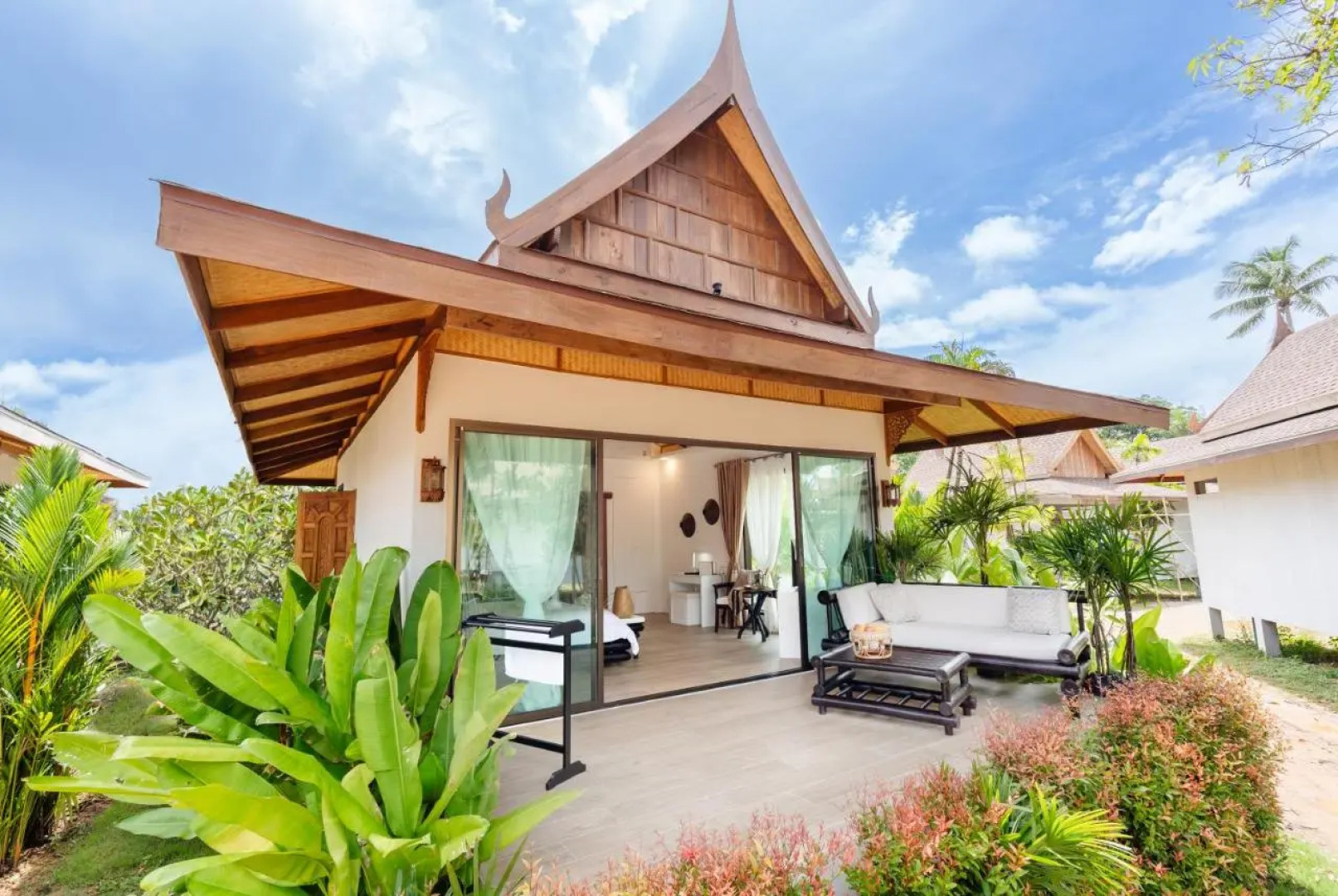 Курортный отель Lanta Palace Beach Resort and Spa