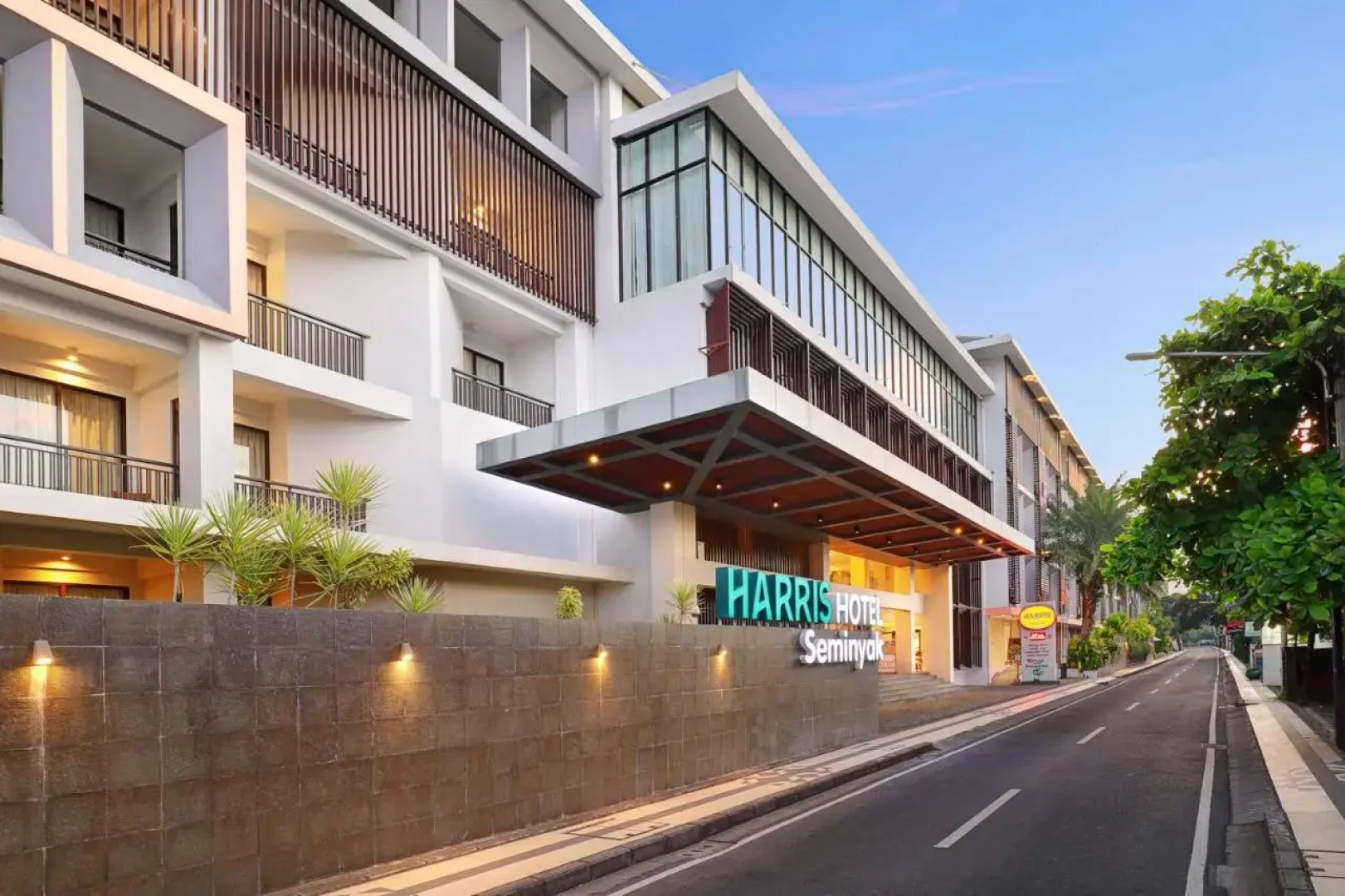 Отель Harris Hotel Seminyak Bali