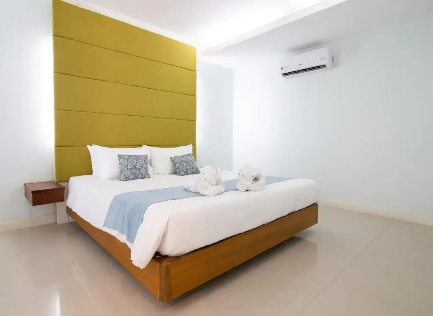 Royal Beach View Suites