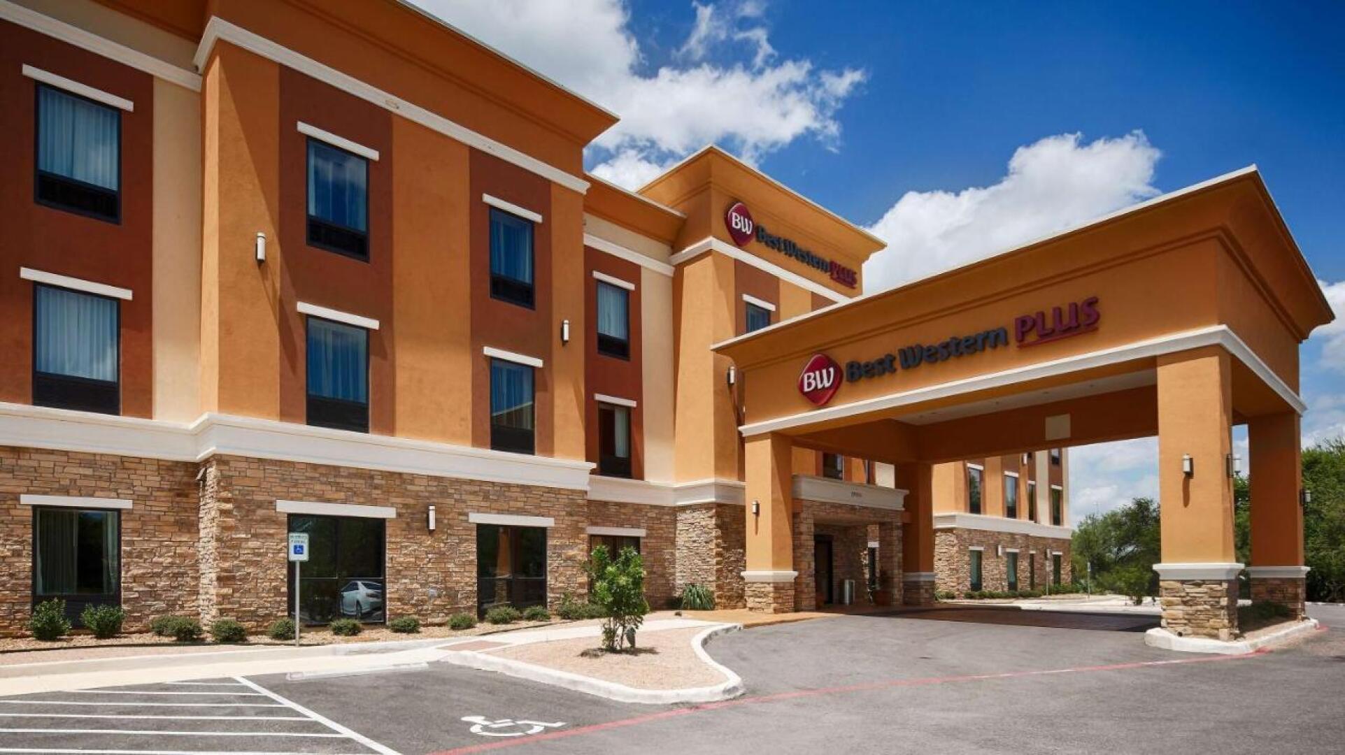 Best Western Plus Elmendorf Hotel / San Antonio Hotel