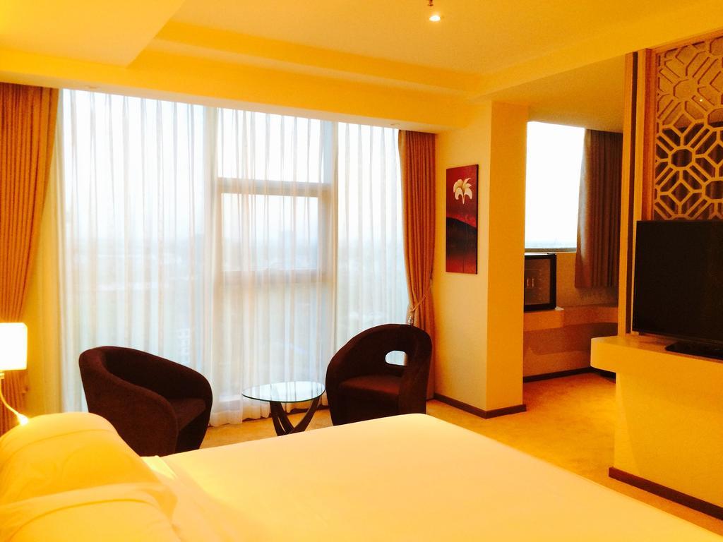 74309Hotel Khurjin