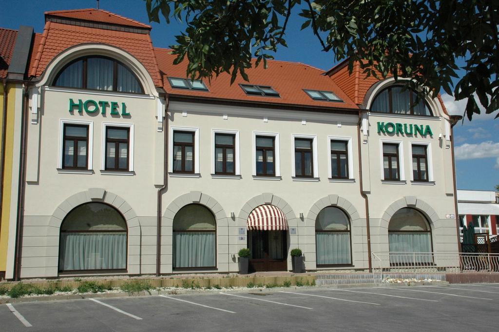 92586Symphony Lovat Hotel