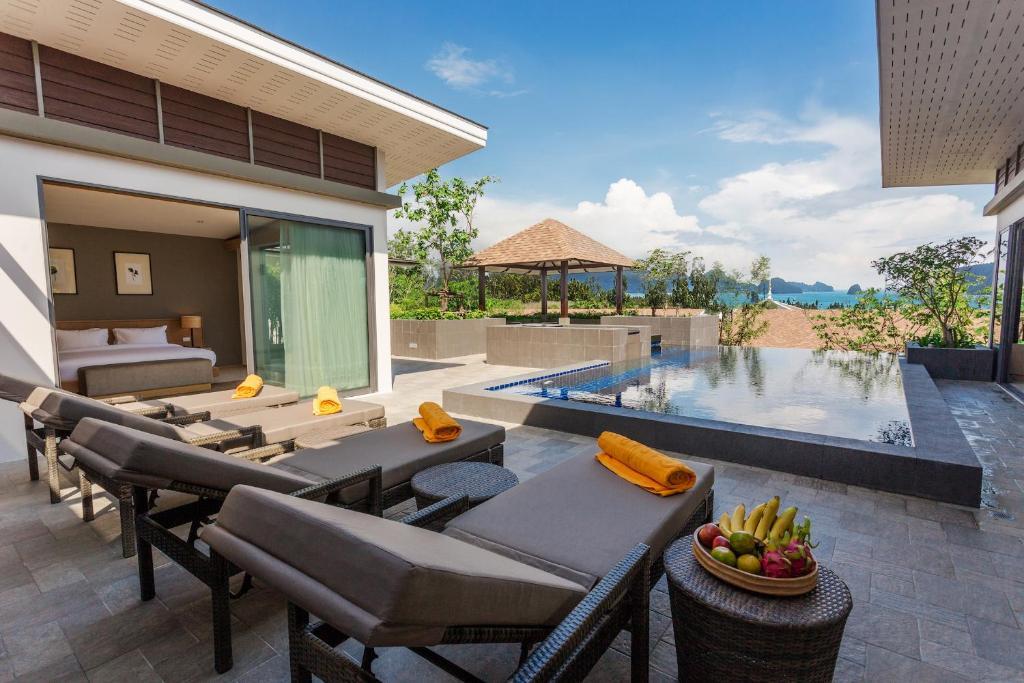 CasaBay Luxury Pool Villas