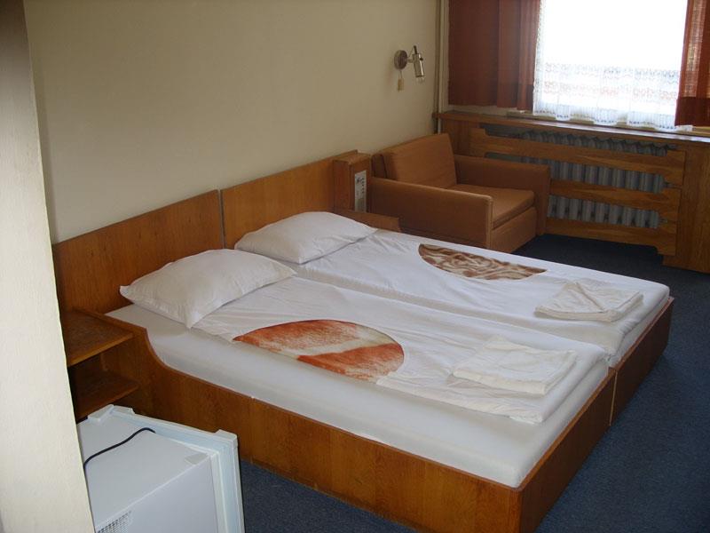 11019Hotel Ottoz Meuble