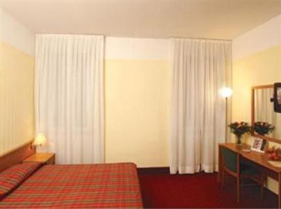 58693Glen Mhor Hotel