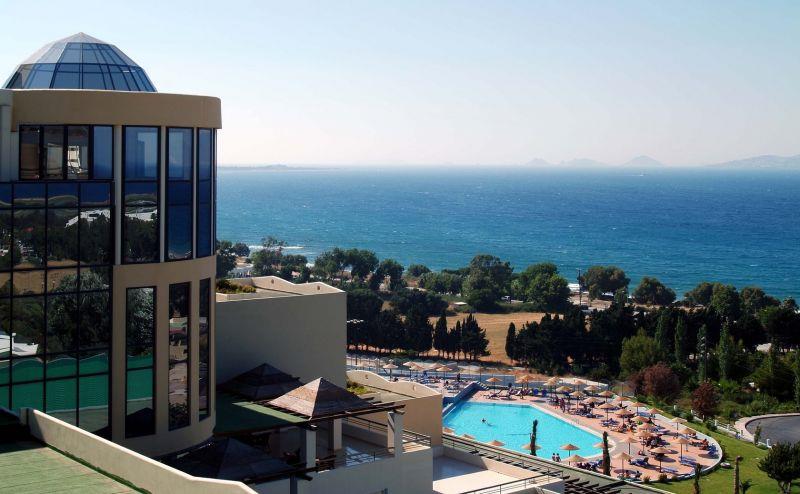 41475Cliff Side Suites Hotel