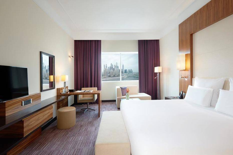Pullman Dubai Jumeirah Lakes Towers — Hotel and Residence