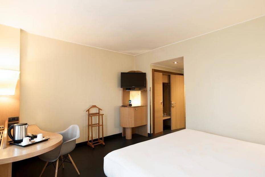 Mercure Roma West