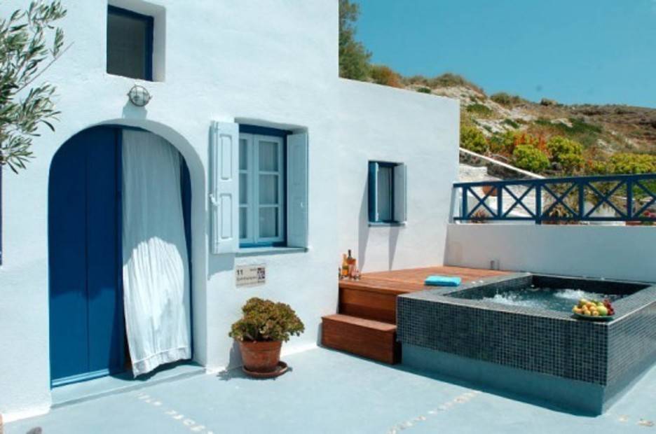 Strogili Traditional Houses (Oia)