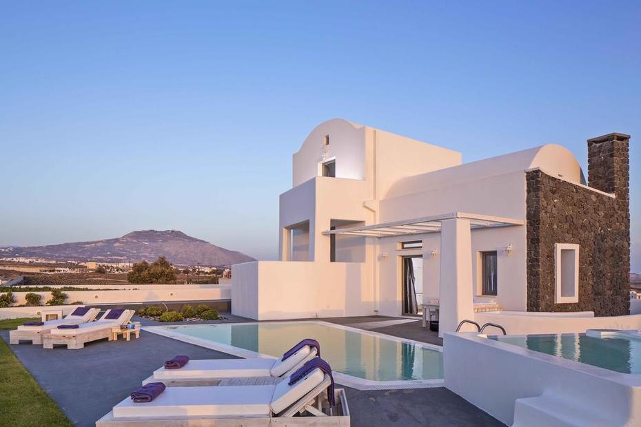 Santorini Royal Suites