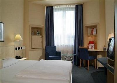 33386Travelodge Edinburgh Airport