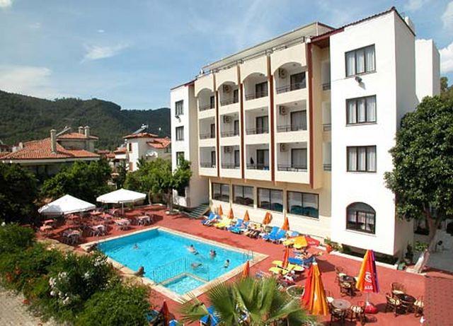 117225Family Hotel Breza